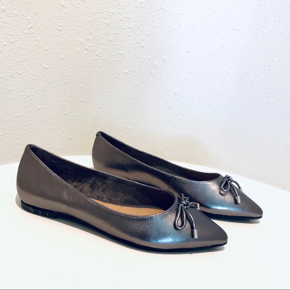 Me Too Leather Pointy Toe Metallic Women’s Flats Size 5.5 NIB